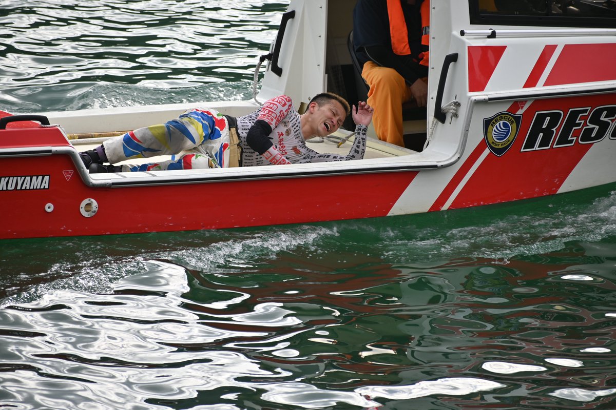 nikkan_boat's tweet photo. 【ボートレース】ＳＧオーシャンカップ　最終日
＃西山貴浩 がついにＳＧ初制覇！
優勝戦はコンマ11のトップスタートで押し切った
ウイニングランには寝そべりながら向かいました

＃ボートレース徳山　＃ボートレース https://t.co/8RVpeIol5u