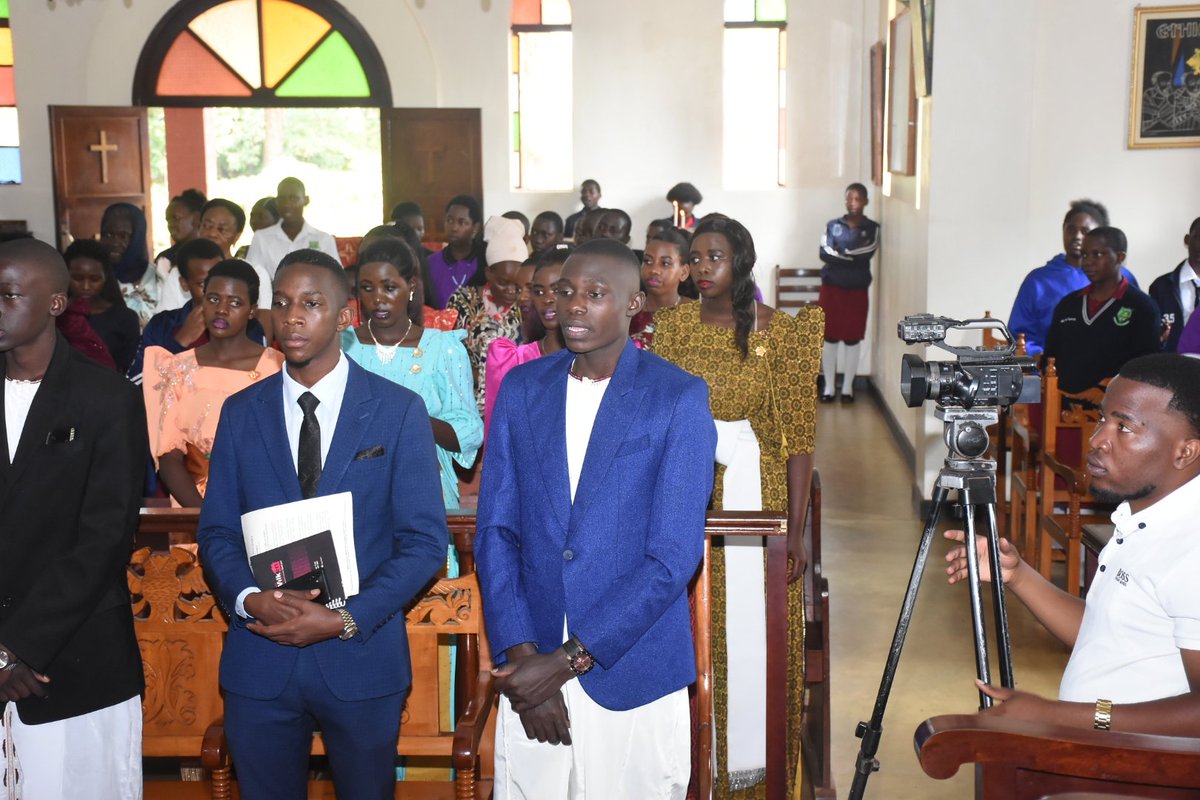 dkulumba1's tweet image. Mmisa y'Okuwonga Kabaka waffe eri Omutonzi egenda mu maaso mu Lutikko y'Abasodokisi e Namungoona mu Kampala. Ekulembeddwamu Ssabasumba Metropolitan Jeronymos Muzeeyi ng'ayambibwako Bakabona. Obwakabaka bukikkiriddwa Minisita w'Amawulire Kazibwe Israel Kitooke n'abakungu abalala.