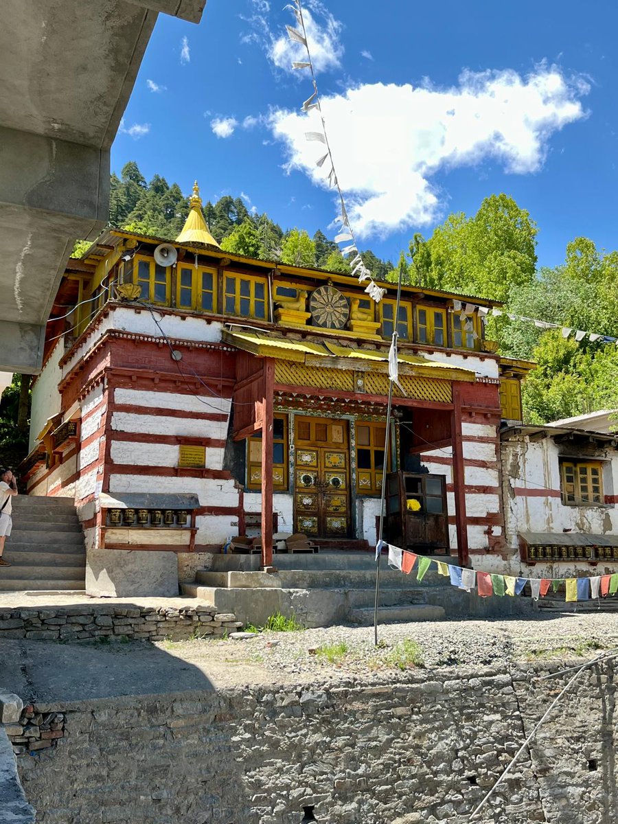 KinnaurSpiti's tweet photo. 1/ Located in Kanam village, this library houses the Kangyur (108 volumes) and Tangyur (225 volumes)—the core texts of Tibetan #Buddhism, one of the oldest Tibetan translations from Sanskrit sources. #HimachalPradesh 🧵 https://t.co/z6kdfwiFV6