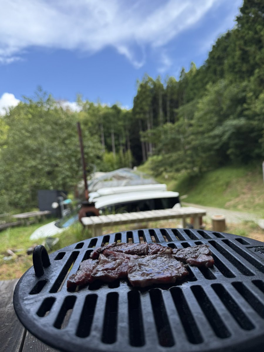 IHayato's tweet image. 青空と焼肉！