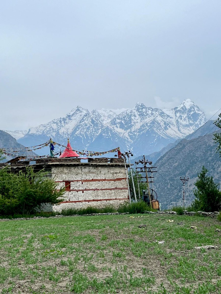 KinnaurSpiti's tweet photo. 1/ Located in Kanam village, this library houses the Kangyur (108 volumes) and Tangyur (225 volumes)—the core texts of Tibetan #Buddhism, one of the oldest Tibetan translations from Sanskrit sources. #HimachalPradesh 🧵 https://t.co/z6kdfwiFV6