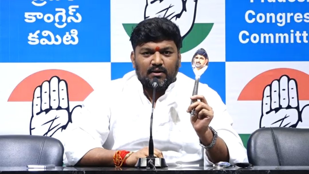 Congress4TS's tweet image. చెంచా కౌశిక్ రెడ్డికి...
ఇదే నా లాస్ట్ వార్నింగ్..
* చెంచా కౌశిక్ రెడ్డి కథలు ఎక్కువయ్యాయి. తగ్గించుకోకపోతే ఇరిచేస్తా
* చెంచా కౌశిక్ రెడ్డి నీ స్థాయి తెలుస్కుని మాట్లాడు
* సీఎం రేవంత్ గురించి మాట్లాడే స్థాయి నీది కాదని హెచ్చరిస్తున్నా
* బిఆర్ఎస్ పార్టీలో ఎన్నో చెంచాలు…