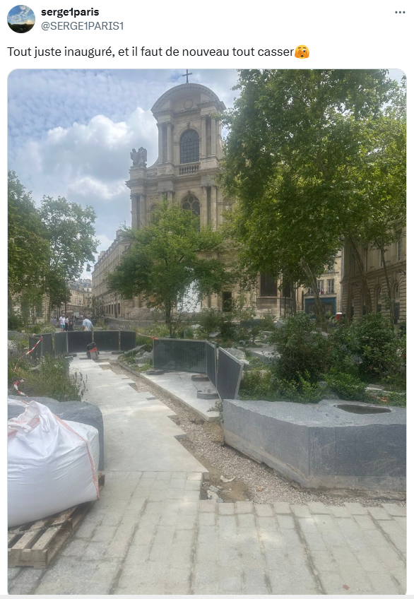 Mweilc's tweet image. L'écologie et les mémoriaux à @Parisencommun : des espaces minéraux végétalisés en guise de jardin, des arbustes à durée de vie périlleuse, de la mocheté souvent et des travaux à répétition : inauguré le 20 juin et hop : le duo @tchevandier @C_Najdovski à son meilleur