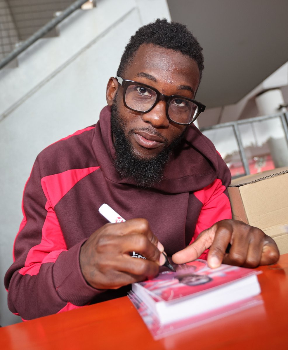 1_fc_nuernberg's tweet image. Gestern bei der großen Autogrammstunde die Finger wund geschrieben - und heute geht's direkt weiter: Nachmittags sind wir bei #DerClubschwärmtaus unterwegs und besuchen über 20 Fanclubs. Wir freuen uns auf euch! 👋
#fcn