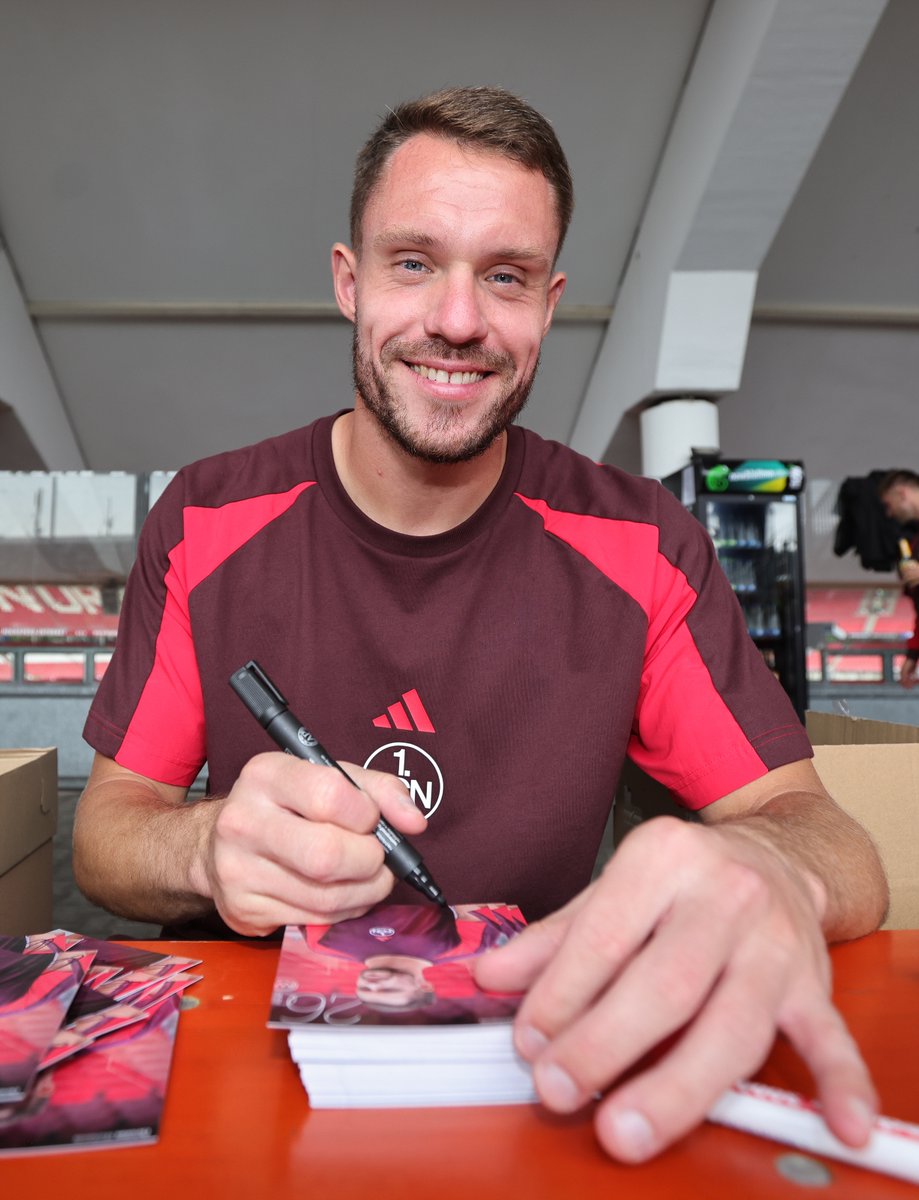 1_fc_nuernberg's tweet image. Gestern bei der großen Autogrammstunde die Finger wund geschrieben - und heute geht's direkt weiter: Nachmittags sind wir bei #DerClubschwärmtaus unterwegs und besuchen über 20 Fanclubs. Wir freuen uns auf euch! 👋
#fcn