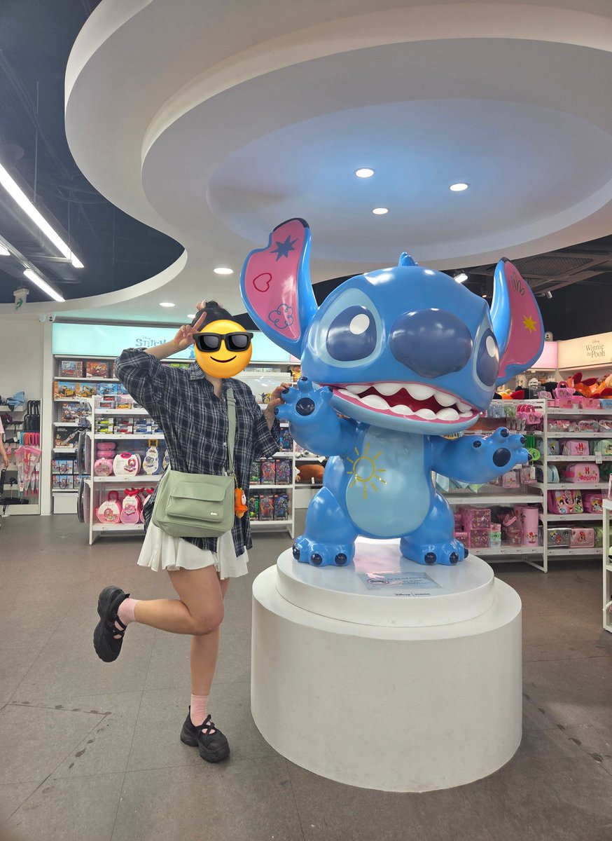 basak129's tweet image. 행복한 사람 = 나
창피한 사람 = @likelikethat_