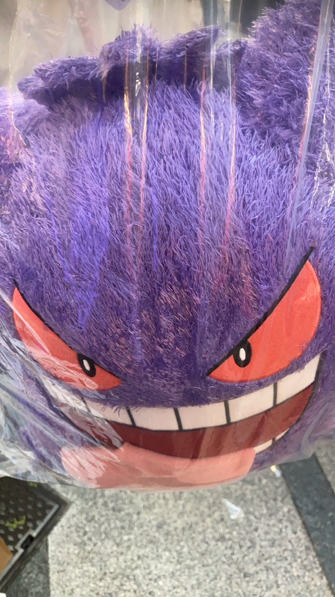 KBT1010's tweet image. ポケモン一番くじ。ゴーストタイプメインのやつだったから一回ひいたの。ミミッキュ目当てで。当たったのゲンガー。…今年のユニバハロウィン一緒に行こうな‼︎ゲンガー‼︎