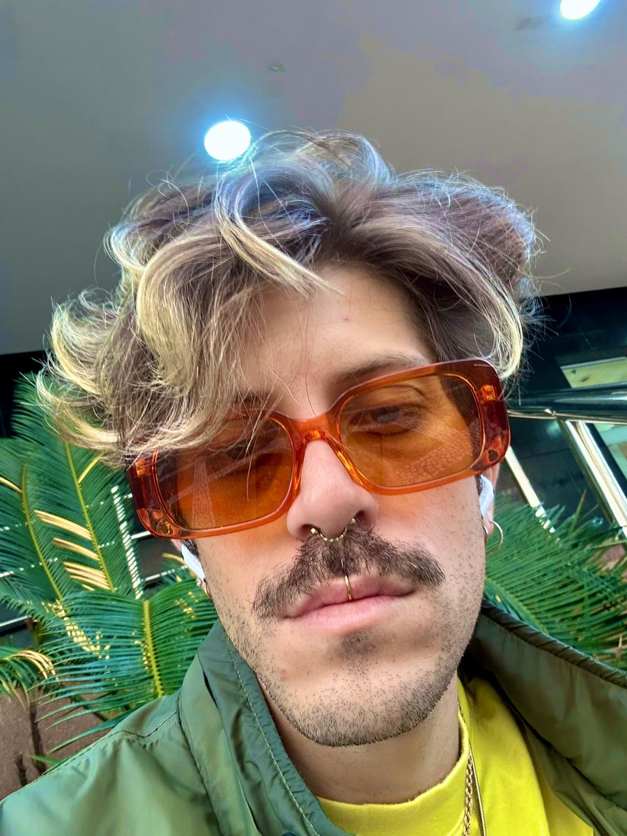 ImnotJohnny's tweet image. meu cabelo ta lindo &amp;lt;3