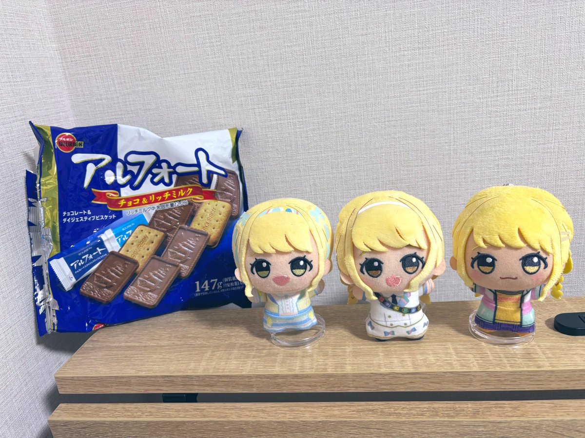 zor_ginyu's tweet image. #初星学園ぬいぬい部
取っておいたアルフォートないんだけど誰か知ってる?
「「こいつひとりでたべてましたよ」」
ウラギッタナ! ミンナデ タベタヨナ!?
しらないナ〜 ンナ、たべてないナ
(…3人とも口の周りチョコまみれなんだけどな)
