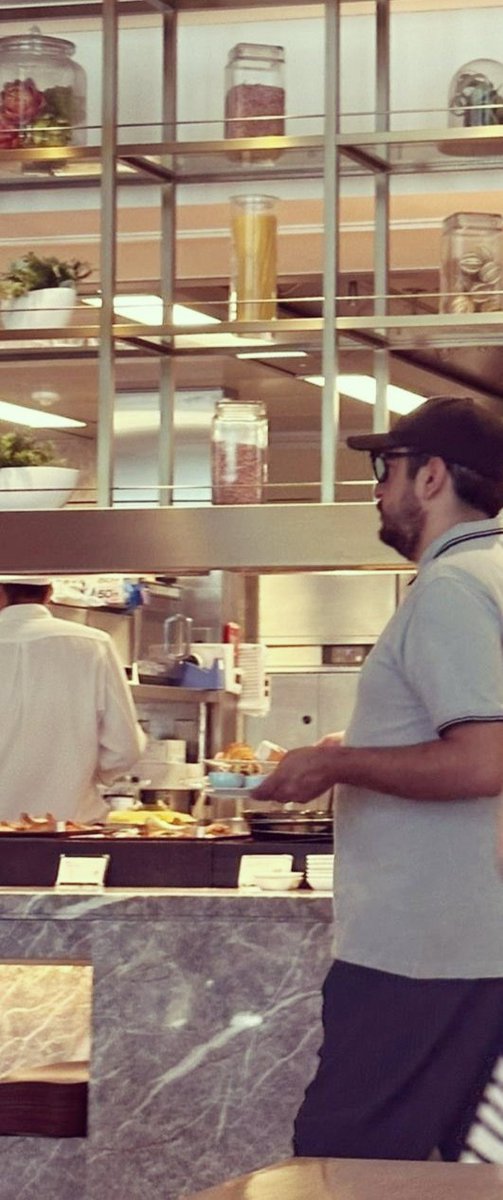 ndurancoronado's tweet image. Captan al Andy en Japón con Daniel Asaf.

Los lentes y la gorra es para que no lo reconozcan...?!
#EsPregunta