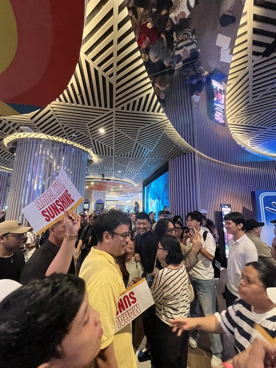 danica (@queenmaris_) on Twitter photo congrats <a href="/Mariestellersss/">Mariestellers OFC ⭐</a> sa successful na block screening ulit ng #SunshineMovie!!!!
post ko lang to guys, kasi ang cute ng mga banners HAHAHAHAHAHA kudos sa may idea neto 🥹🫶🏻
SUNSHINE STILL SHOWING ON SM CINEMASSSS! congrats <a href="/Mariestellersss/">Mariestellers OFC ⭐</a> sa successful na block screening ulit ng #SunshineMovie!!!!
post ko lang to guys, kasi ang cute ng mga banners HAHAHAHAHAHA kudos sa may idea neto 🥹🫶🏻
SUNSHINE STILL SHOWING ON SM CINEMASSSS!