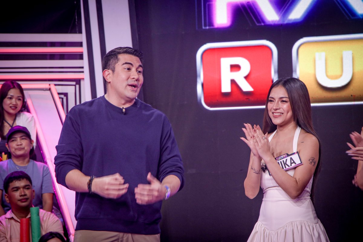 RainbowRumblePH's tweet image. Ikaw ang maglalaro sa jackpot round ng #RainbowRumble, Mika Salamanca! Ang Big Winner ni Kuya, big winner rin kaya sa jackpot round? #RainbowRumbleCollab 🌈💪🏻