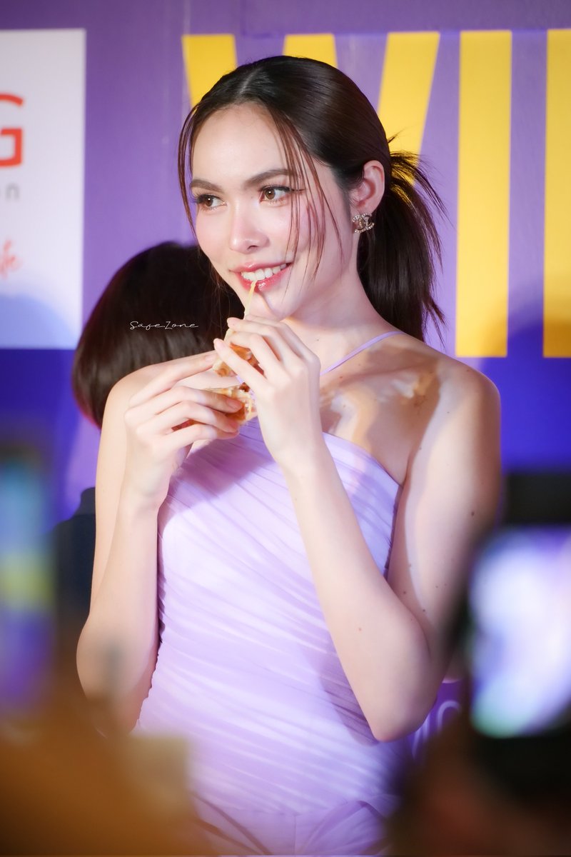SZForme__'s tweet image. ได้ยินแฟนคลับบอกให้ร้องทานแบบสวยๆ55555555
#ชาล็อตออสติน #CharlotteAustin
@itscharlotty