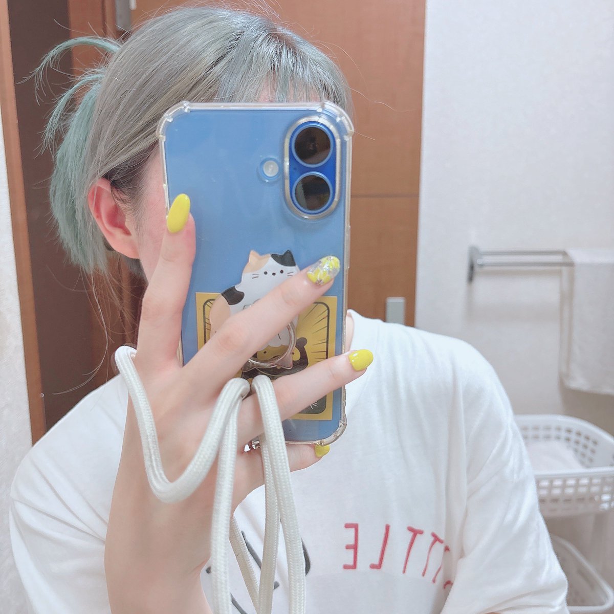 chamame_nj's tweet image. リアさんカラーだったところに今回ブリーチできる程の時間取れなかったからアッシュ系乗せてグレーっぽさ+毛先紫になるはずが、謎の化学反応起こして水色+緑になって大爆笑したから見て(?)
ちなみに変な色にはならずにこれまた謎に綺麗な色だからそのままにしてもらったwww
