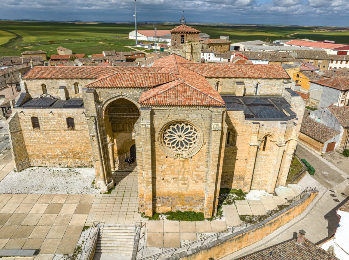 CyLEsVida's tweet image. El imponente rosetón de la imponente Santa María la Blanca, Villalcázar de Sirga (Palencia).
📷 @IbericaCluny