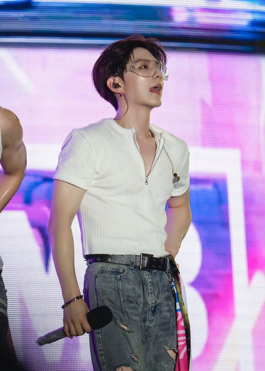 250726 워터밤 부산 
무대가 많이 멀었어서 화질이 썩 좋지는 않지만..
#기현 #KIHYUN #몬스타엑스 #MONSTAX #MONSTA_X