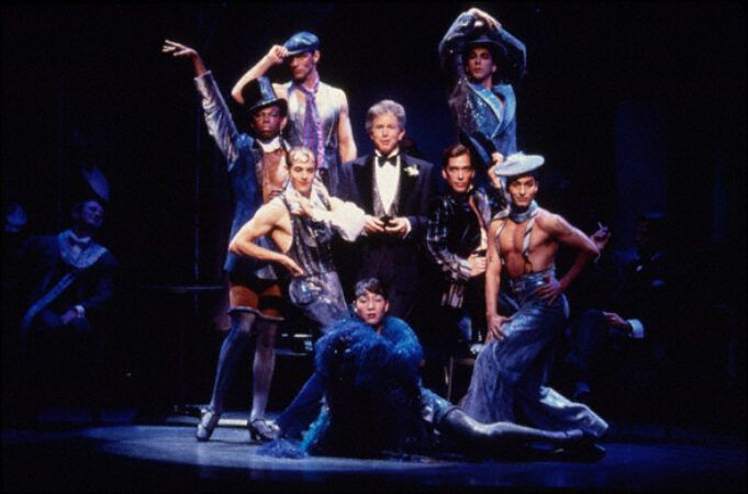 infogatecl's tweet image. ¡Buenos días! Te contamos que en 1999: en Nueva York, el musical Victor/Victoria es retirado de la cartelera de Broadway, tras un total de 738 representaciones 💃 🕺