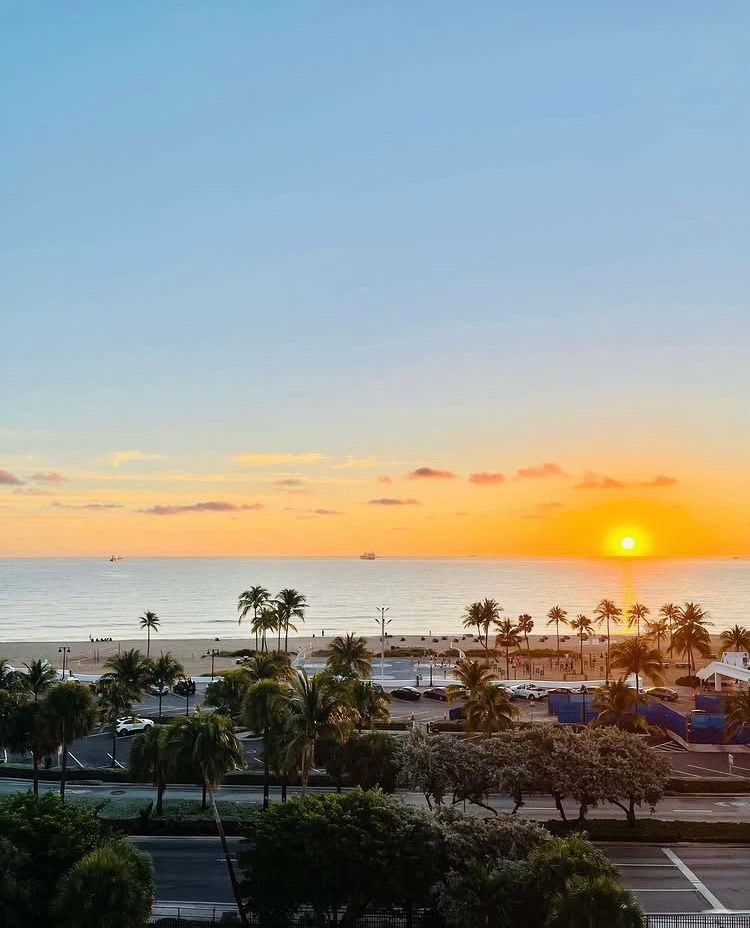GM, FTL! 🌞 

#goodmorning #fortlauderdale #morning #southflorida #florida #july #summer #beach #laudy #wakeup #ftlauderdale #july4th #lauderdale #broward #sunday #weekend #oceanview #visitflorida #lauderdale #visitlauderdale #4thofjuly #2025 #nature #instamorning #sundaymorning
