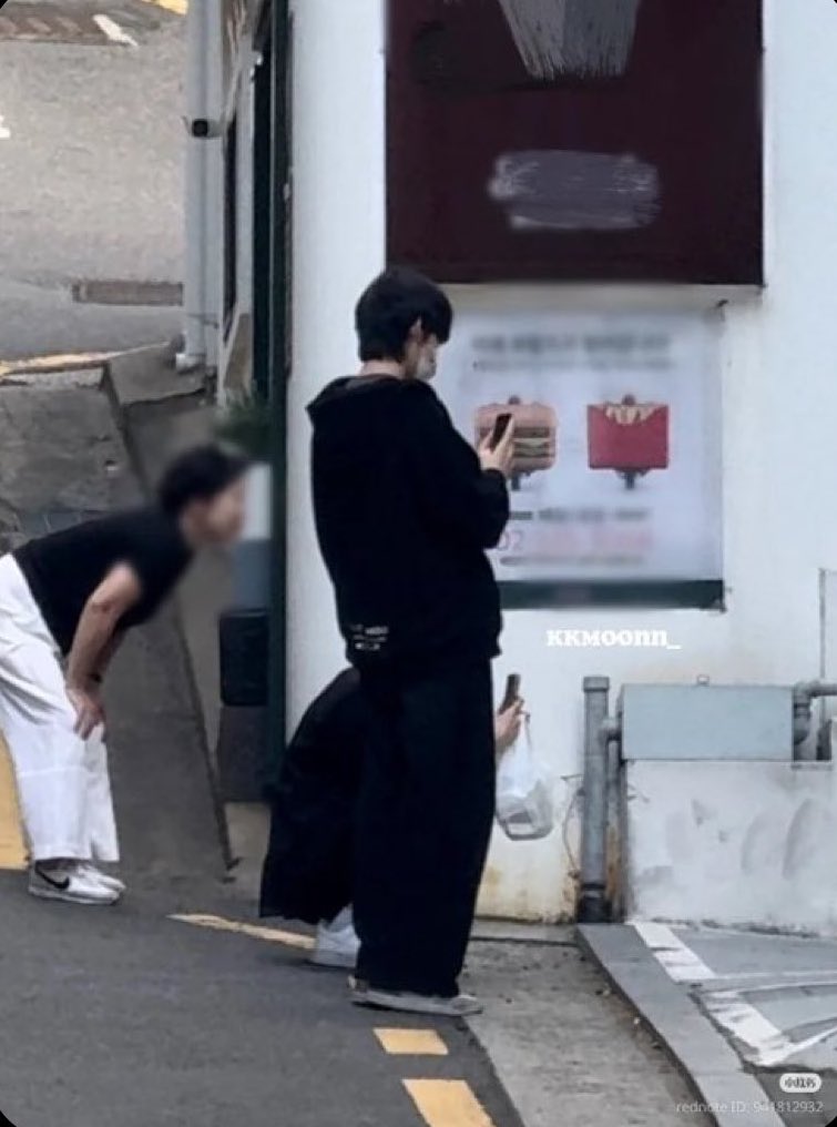 JJU_C0's tweet image. 립우 쪼그려 앉아서 머 찍구 잇는거야!!ㅋㅋ