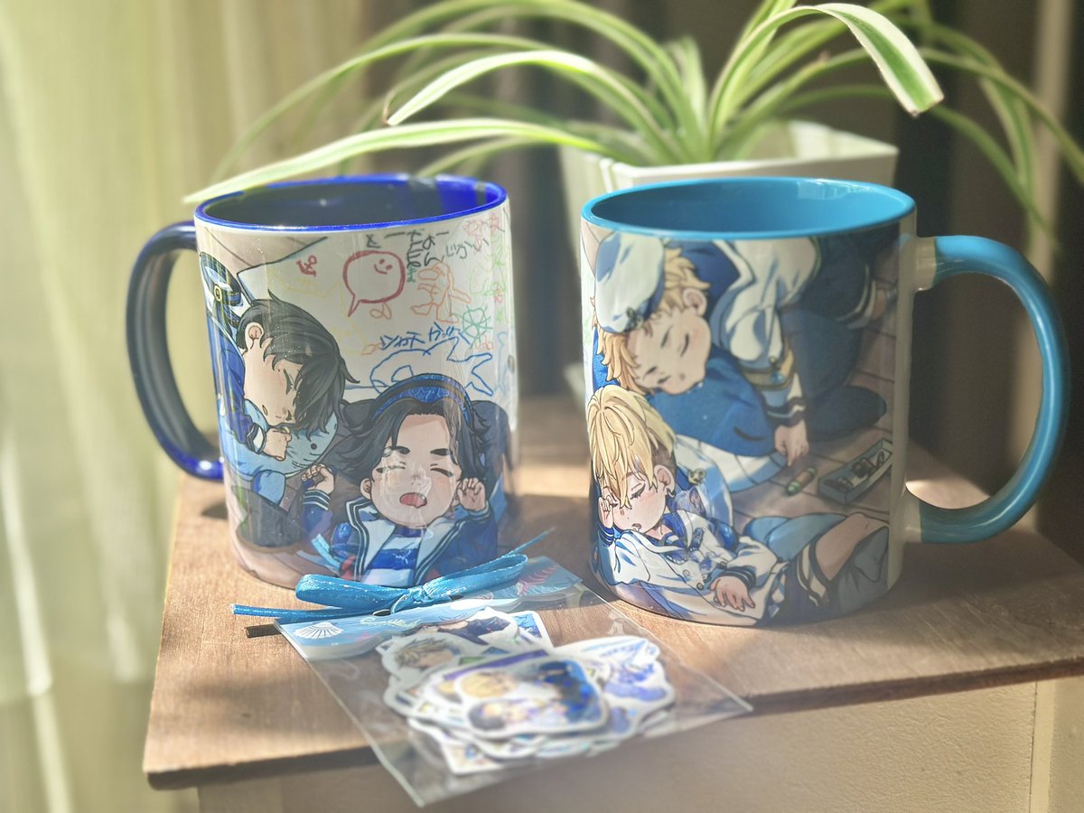 kawanotr's tweet image. 哉汰さん(@965ksmt_819tnk )のめちゃかわマグカップが届きました👏✨❤️
見てくださいこの可愛さ…全部可愛いずっと見てます…👀
色も爽やかなマリンカラーで素敵すぎる〜🐬🩵
シールもキラキラで大好きな哉汰さんの絵が沢山詰まってて最高です嬉しい🥺💙
素敵な作品ありがとうございます🙏