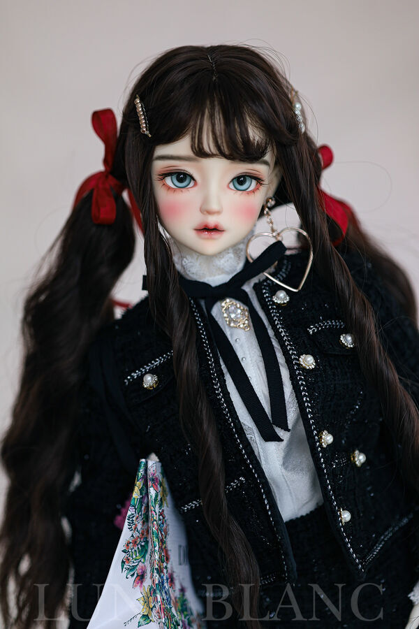 DOLKSTATION's tweet image. 【即納情報】
LUNA BLANCから、60cmクラスドール『Cordelia』のご紹介です!
➡️dolk.jp/portal/itemDet…
甘さと大人っぽさをあわせもつ可憐な美少女ドール✨
しっかりとした目元が印象的な美麗メイク💄
スタイルの良い63cm級のボディで様々なコーデを着こなします。
ドール本体をお迎え頂けます!
