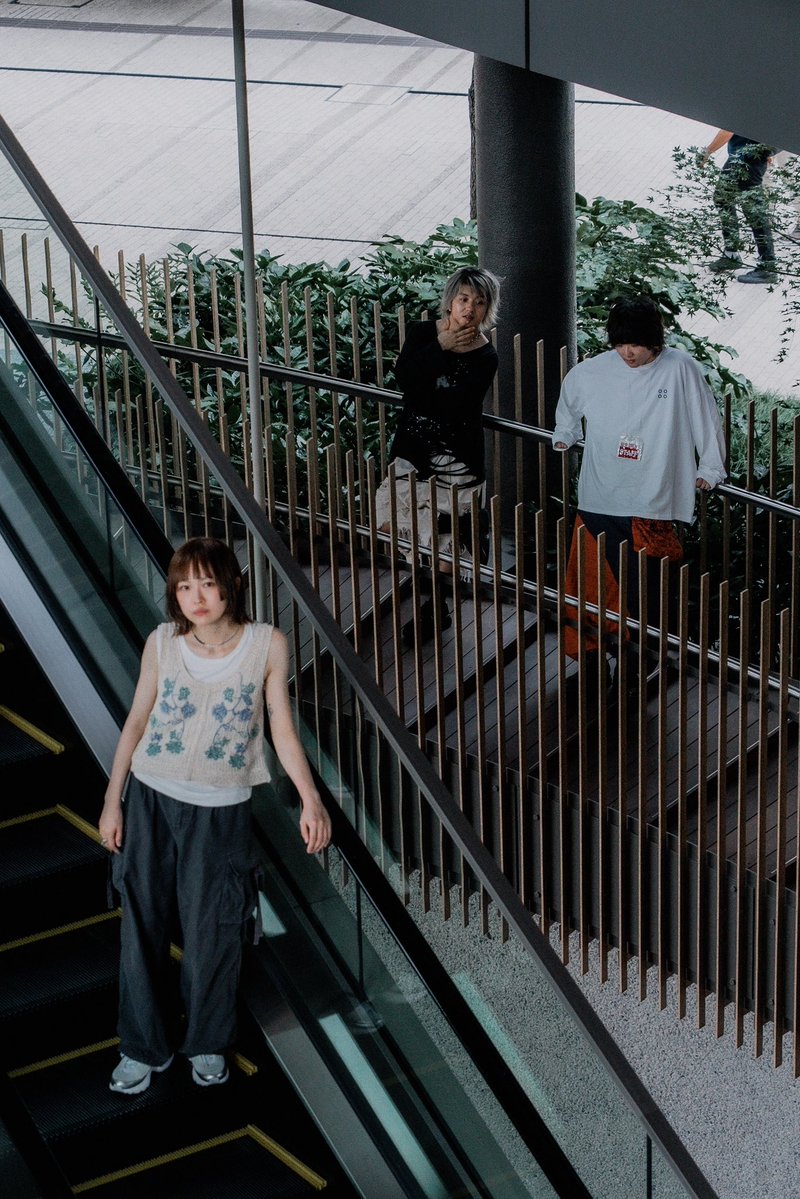 misomania (@misomania_band) on Twitter photo ⭐︎👨🏻🚀お知らせ👨🏻🚀⭐︎
misomania の 新しいアーティスト写真
公開です🖐🏻🖐🏽🖐🏼🌟
⭐︎member⭐︎
gT.vo. miumi (<a href="/iiumi61/">miumi</a> )
dR. たいだくん (<a href="/taidakun_spps/">怠惰くん</a> )
⭐︎support⭐︎
bA.cHo. ろんれのん (<a href="/ron3ver/">ろん れのん (R.ioka)</a> )
改めて"misomania "どうぞよろしく🌝
📸<a href="/fuki_photos/">Fuki Ishikura/石倉風輝</a>
#misomania ⭐︎👨🏻🚀お知らせ👨🏻🚀⭐︎
misomania の 新しいアーティスト写真
公開です🖐🏻🖐🏽🖐🏼🌟
⭐︎member⭐︎
gT.vo. miumi (<a href="/iiumi61/">miumi</a> )
dR. たいだくん (<a href="/taidakun_spps/">怠惰くん</a> )
⭐︎support⭐︎
bA.cHo. ろんれのん (<a href="/ron3ver/">ろん れのん (R.ioka)</a> )
改めて"misomania "どうぞよろしく🌝
📸<a href="/fuki_photos/">Fuki Ishikura/石倉風輝</a>
#misomania