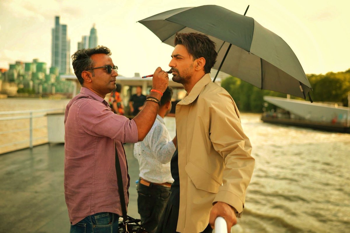 CineBuff2003's tweet image. Cinematic charm unlocked! 🎬
Prajapati 2 BTS magic in motion ✨ 🖌️💞💖🫶❤️ 🦋2⃣
Dev 
#Dev #DevTheSuperstar #megastar #projapati2 #london #bts #makeup #shootdiaries #mua #cinematiclook #charming #tollywood #tollyking