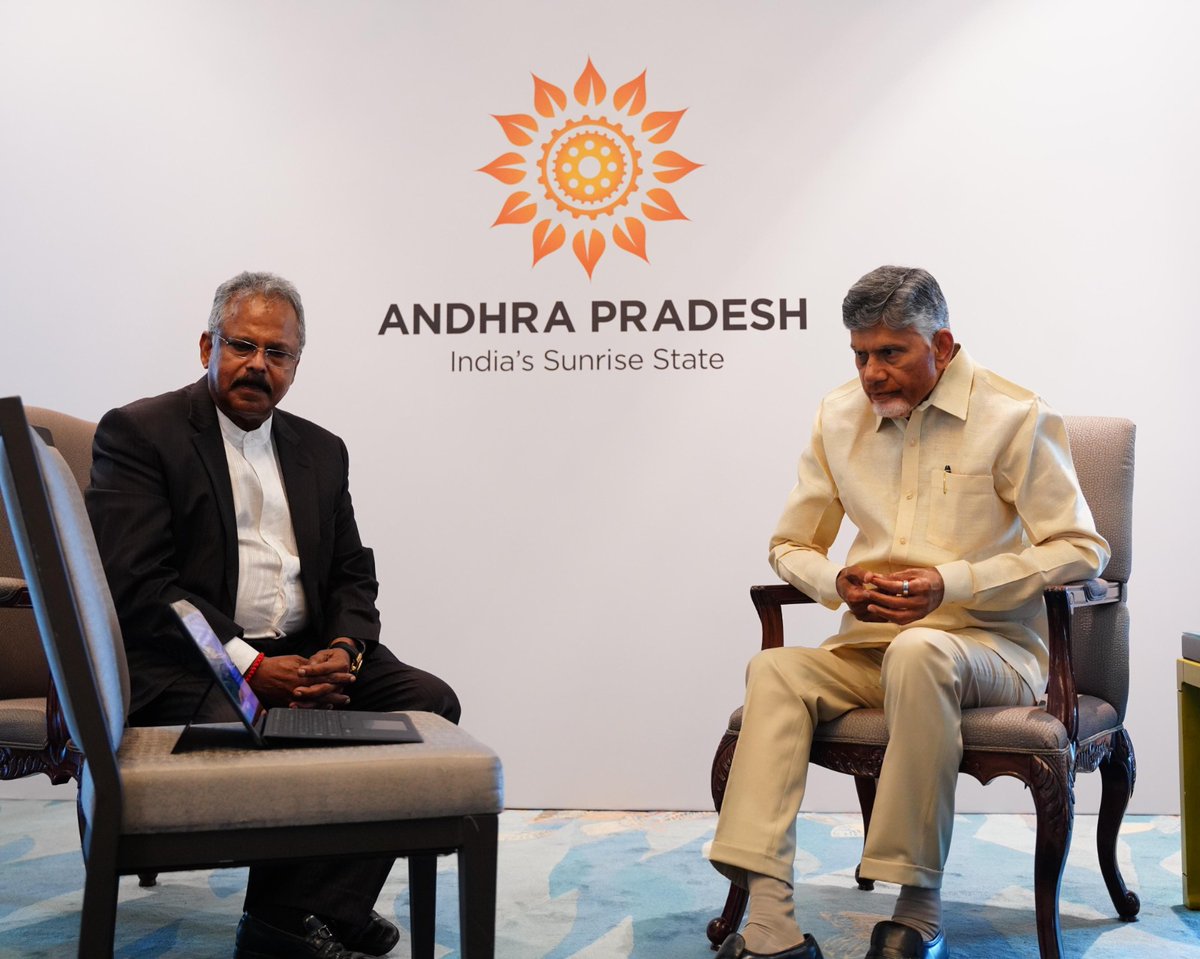 JaiTDP's tweet image. మలేషియాకు చెందిన ప్రముఖ నిర్మాణ సంస్థ ఎవర్సెండై కార్పొరేషన్ ఛైర్మన్, మేనేజింగ్ డైరెక్టర్లతో ముఖ్యమంత్రి చంద్రబాబు గారు సమావేశం అయ్యారు. ఆంధ్రప్రదేశ్లో అత్యాధునిక ఫాబ్రికేషన్ ఫ్యాక్టరీతో పాటు ఇంటిగ్రేటెడ్ ట్రైనింగ్ సెంటర్ ఏర్పాటు అంశంపై ఇరువురి మధ్యా చర్చ జరిగింది.…