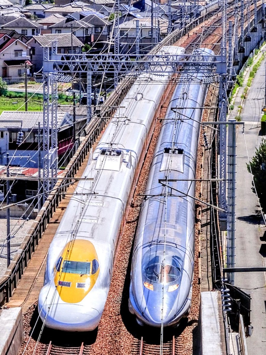 2025年7月27日

ドクターイエロー
のぞみ検測 下り

西明石駅 ⇨ 姫路駅間の市川橋梁にて

今日は、500系団臨送り込みの500系並びを狙うも 10秒差で撃沈 😭

500系団臨とONE PIECE新幹線（ルフィ号）も 38秒差で 撮影場所をミスっちゃった 😅
こういう並びが撮れるかと思ったんやけどなぁ〜😅

.