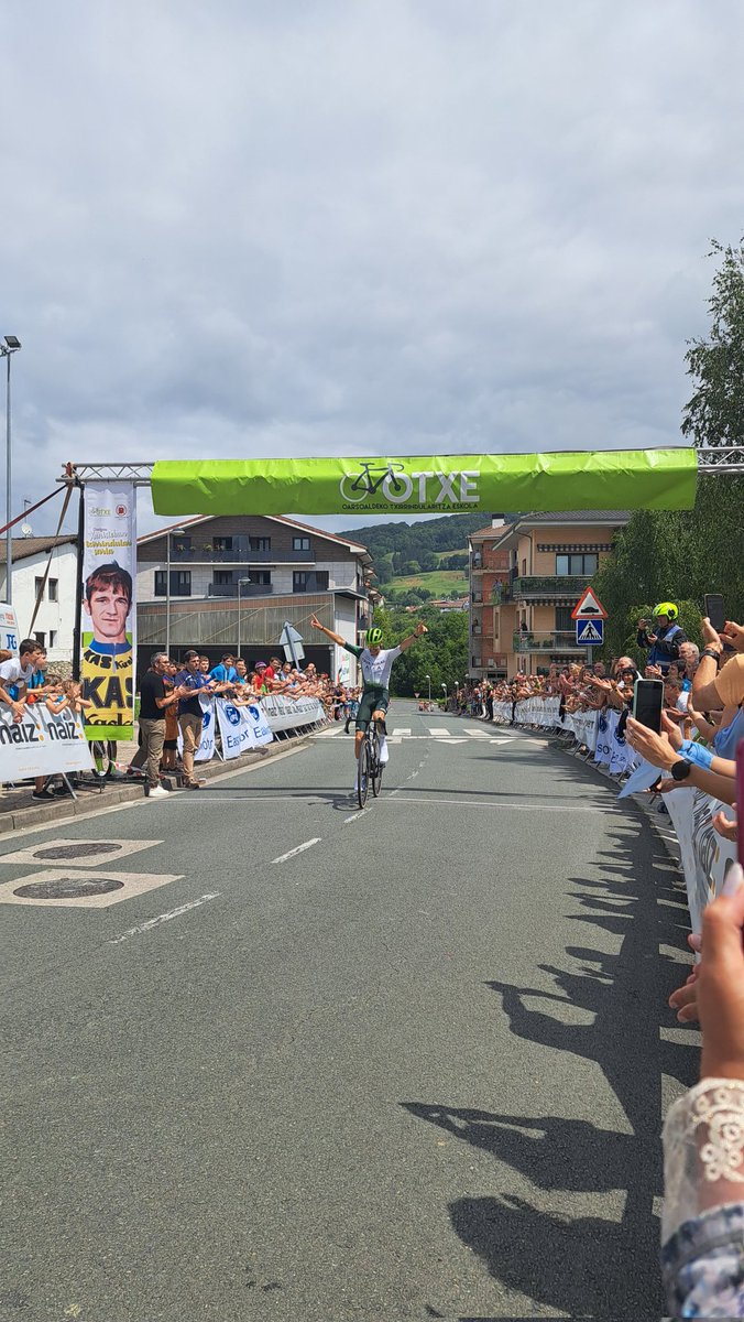 💥 ¡VICTORIA de Nil Aguilera en #Oiartzun!

💪 Gran triunfo del catalán en solitario, completado con el tercer puesto de Pablo Lospitao

#Súmatealverde 💚