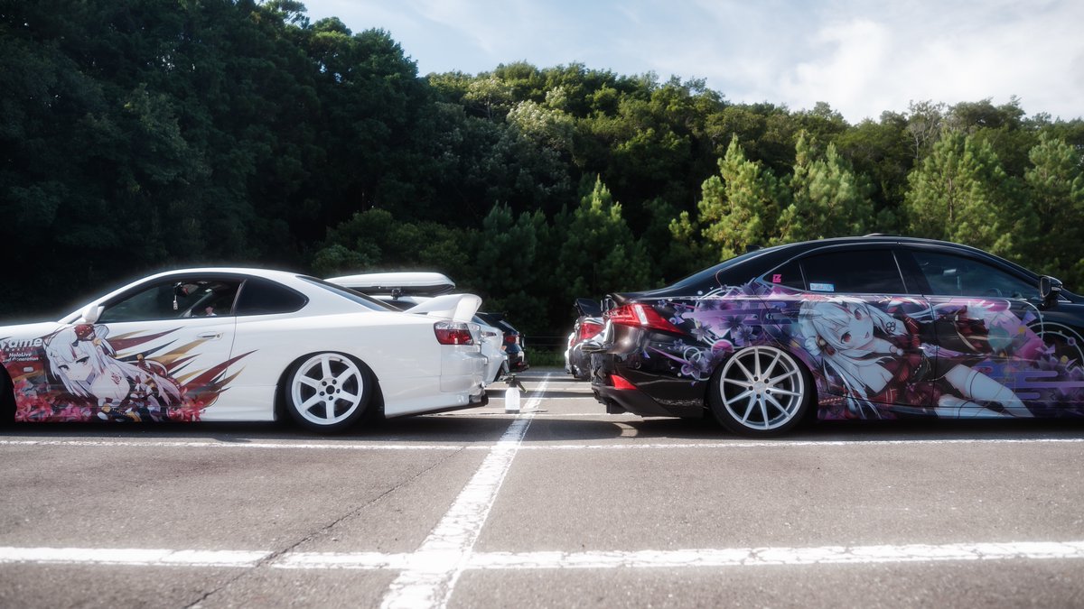 ESCORT_tS_GRB's tweet image. 静岡V痛車オフお疲れ様でした🌻
色んなV痛車を観つつ、くじみちさんのヰ世界情緒レガシィと自分の理芽インプレッサで並べて撮れたのも良い思い出👌
🧅さんのGRBで実演しながら”好きなアーティストの音楽を快適に楽しむ”って切り口で勧められてオーディオを触る予定ができてしまった☺️
 #静岡V痛車オフ