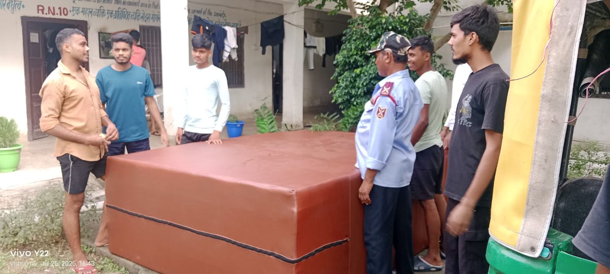rajeshkrinc's tweet image. युवा सपने देखें, दौड़ें, उड़ें — हम साथ हैं।
औरंगाबाद आंबेडकर छात्रावास में रह रहे खिलाड़ियों को जंपिंग गद्दा उपलब्ध कराते हुए यह भरोसा दोहराया कि खेल प्रतिभाओं को आगे बढ़ने में कोई रुकावट नहीं आने देंगे।
✊🏻 खेलो, बढ़ो, देश - प्रदेश को गौरव दिलाओ!