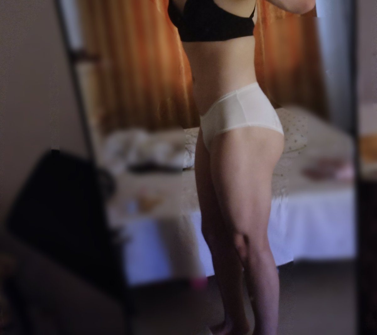 #伪娘，#男娘，#sissy，#crossdresser，#臀肥大，#pegging #femboy #crossdresser #feminization，比起腿粗不粗，我更在意的还是臀腿比例要好，如果腿粗的，盖过臀呢，确实感觉不好看