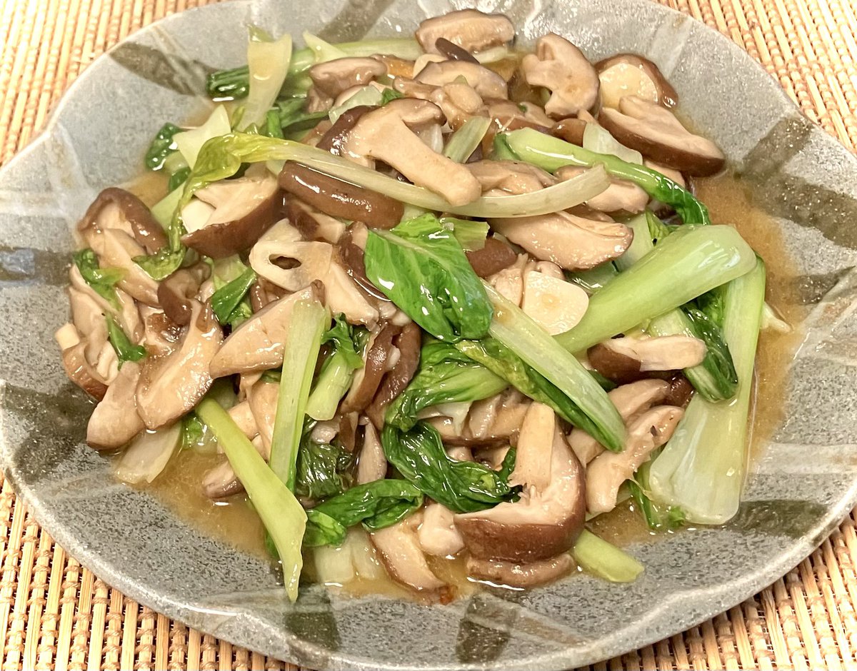 mmako111's tweet image. ＃おうちごはん 

昨日の丸ごとはまちの一部は漬けにした

エビフライ

青梗菜と椎茸の塩ニンニク炒め
