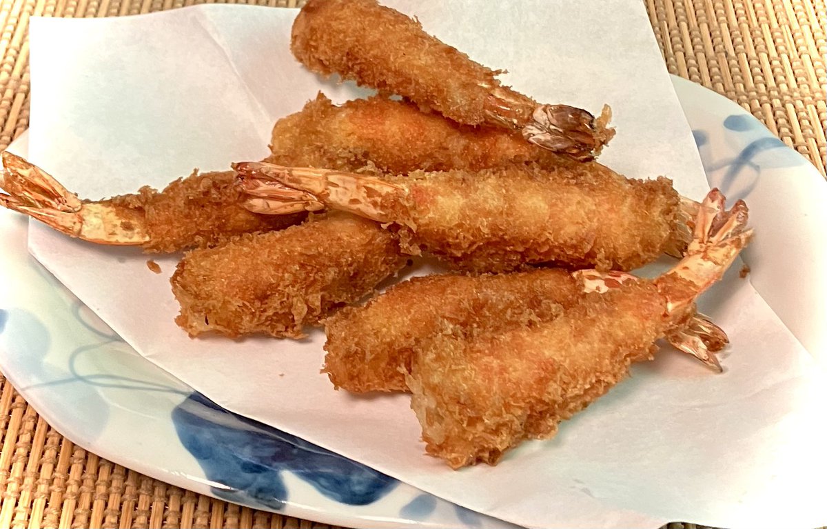 mmako111's tweet image. ＃おうちごはん 

昨日の丸ごとはまちの一部は漬けにした

エビフライ

青梗菜と椎茸の塩ニンニク炒め