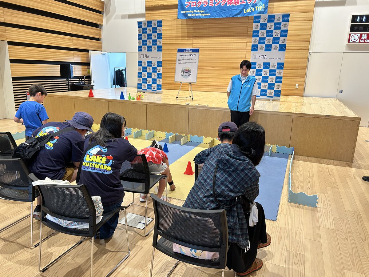 tepian_today's tweet image. 今日は宮城県の大崎市図書館でプログラミング体験イベントを実施しました!
たくさんの子ども達にご参加いただき大盛況でした!
ご協力いただいた皆様ありがとうございました!
#プログラミング体験
#アウトリーチ