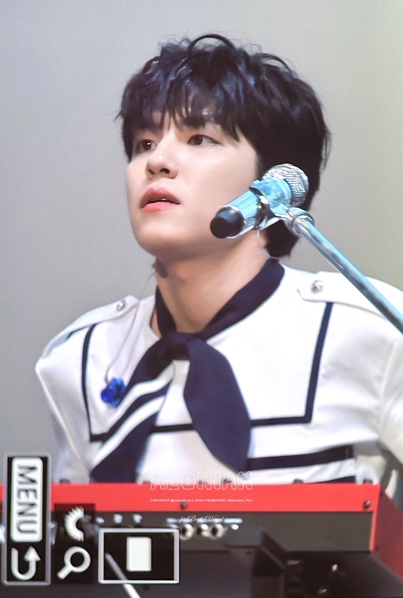 aeonian_PIL's tweet image. 250727 Pier10 #μν #WONPIL #λ°μ΄μμ€ #DAY6 preview