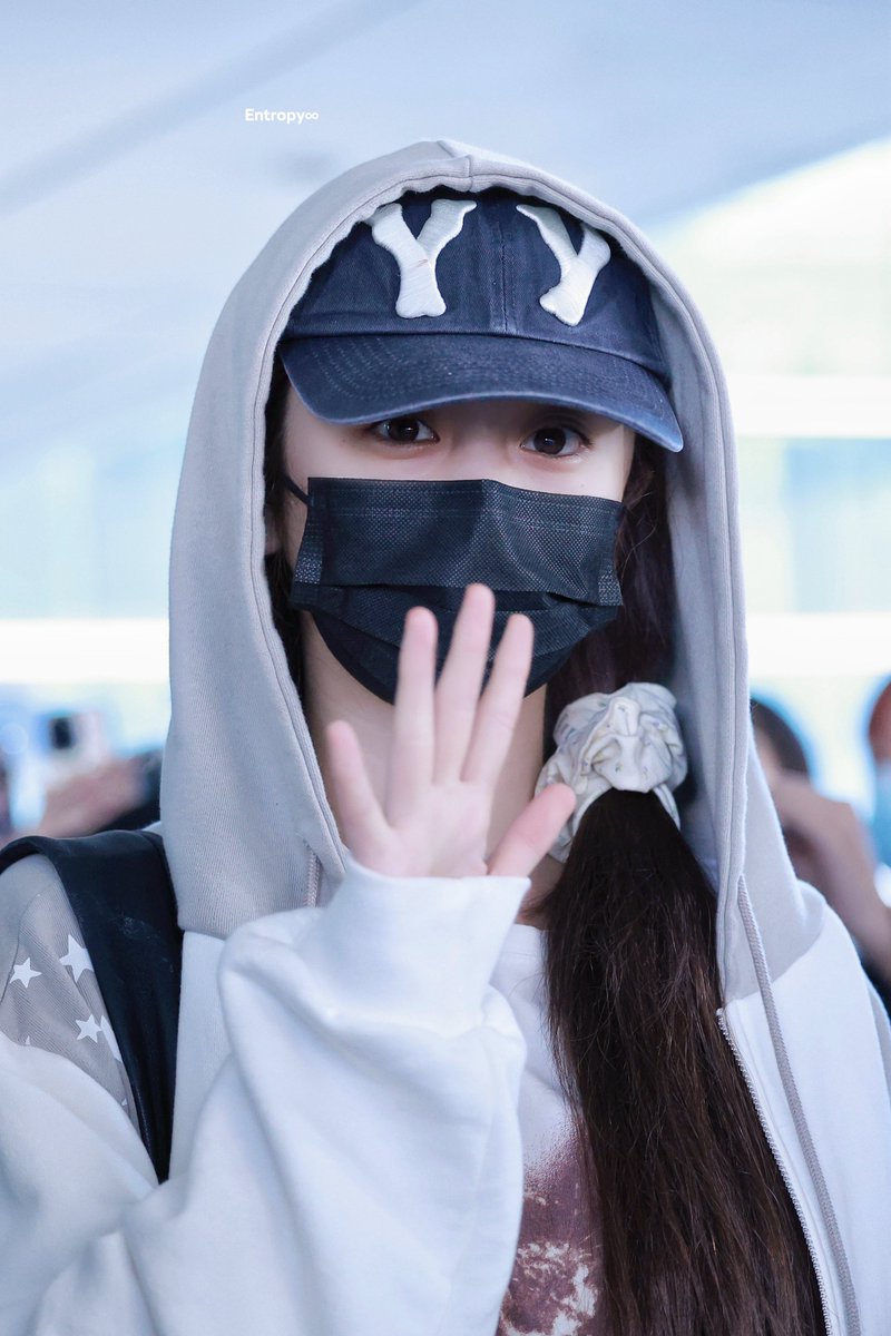 entropy_yj's tweet image. 250727 ICN
#λ₯΄μΈλΌν #LE_SSERAFIM #yunjin
#νμ€μ§ #HUHYUNJIN #μ€μ§ #γ¦γ³γΈγ³