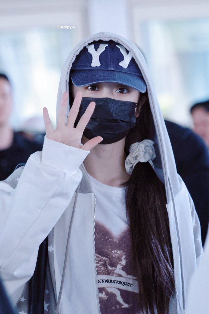 entropy_yj's tweet image. 250727 ICN
#λ₯΄μΈλΌν #LE_SSERAFIM #yunjin
#νμ€μ§ #HUHYUNJIN #μ€μ§ #γ¦γ³γΈγ³