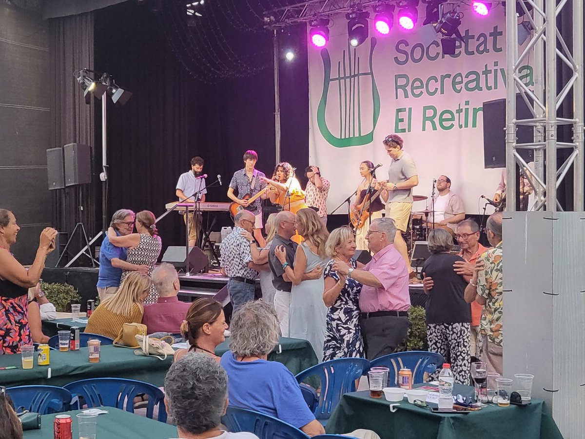 Societat Recreativa El Retiro tweet media