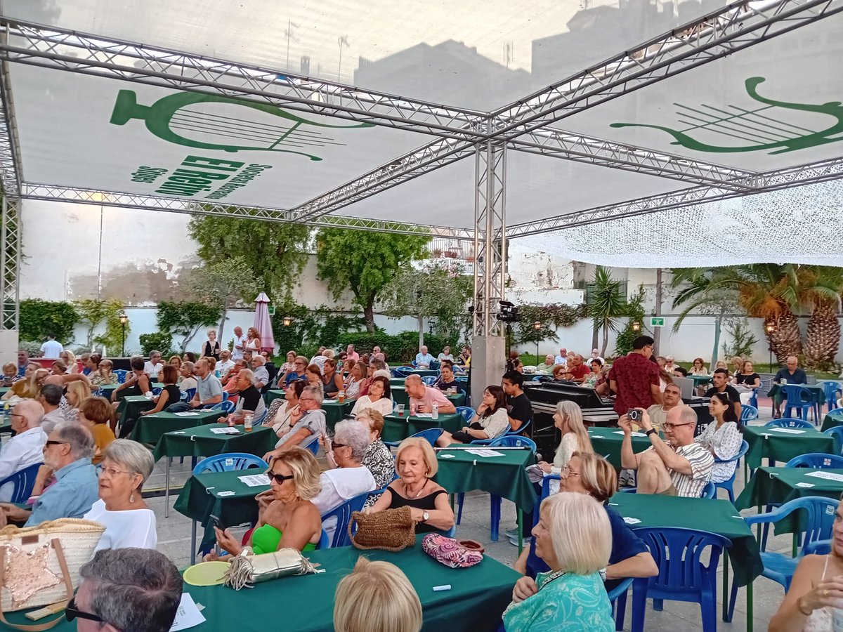 Societat Recreativa El Retiro tweet media