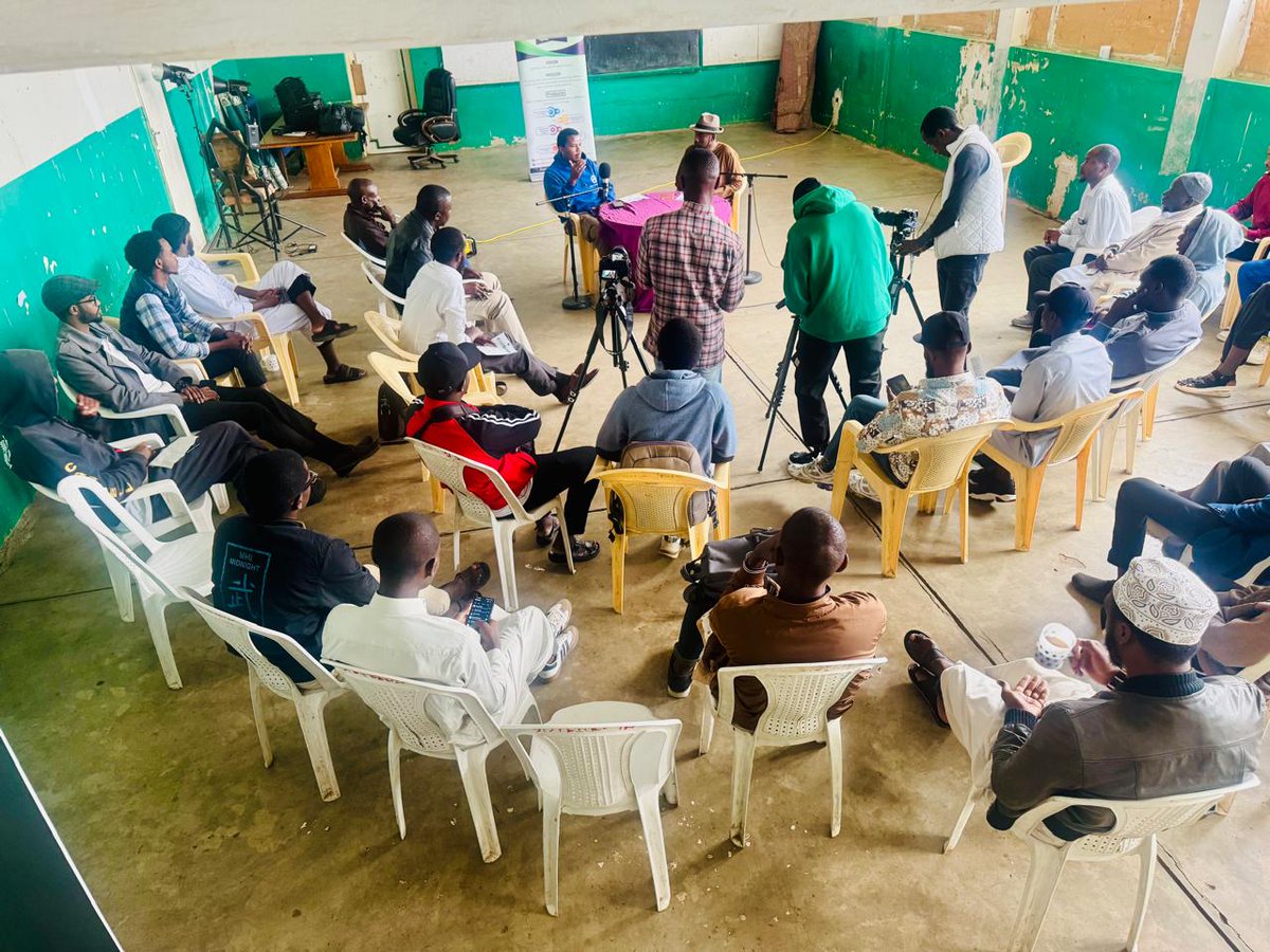 NgaruiyaAli's tweet photo. #TunawezaBrotherHood #4thSession

We are live from @Kibra ...Leo ni ile siku 

We tackle financial literacy; How to Earn,Use,Save,Invest MONEY!!!
#LaRiba #IkoInterestfreestudyloanKE

@AEDT_Interact @AbsaKenya @Moha001_Onyango https://t.co/uapMwRJi4R