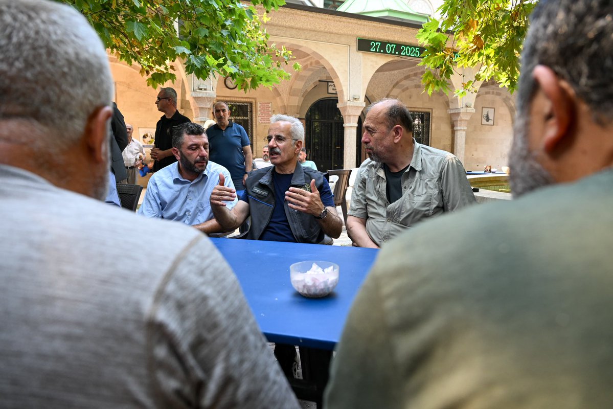 a_uraloglu's tweet image. 📍Bursa / Gürsu
Yangından etkilenen Karahıdır ve İğdir köylerimizde vatandaşlarımızla bir araya geldik.
Devletimiz tüm imkânlarıyla sahada, yaraları birlikte saracağız.