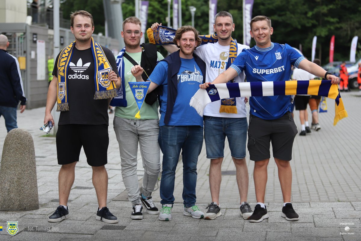 ArkaGdyniaSA's tweet image. Hej, @LechPoznan, dzięki za wsparcie w piątek i gratulacje za +3 wczoraj! 👏😎