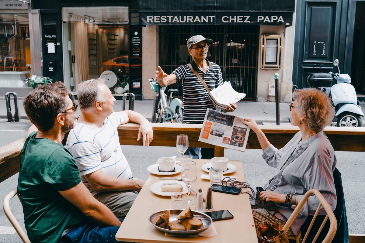 El último vendedor ambulante de periódicos de #París todavía resiste.

Por <a href="/DaniVerdu/">Daniel Verdú</a> en <a href="/el_pais/">EL PAÍS</a> 
📸 #LouisaBen 

elpais.com/cultura/2025-0…