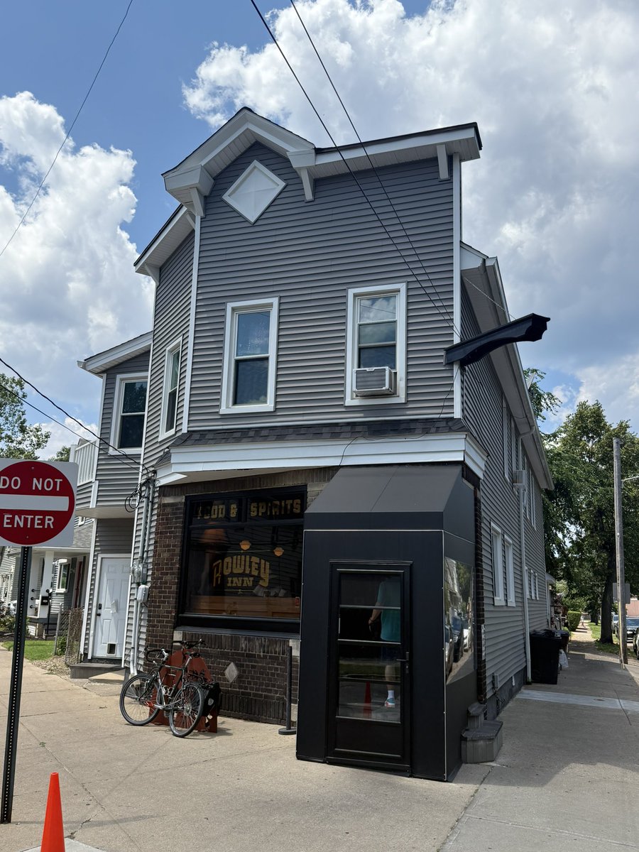 SkrticX's tweet image. Stopped by The Rowley Inn, one of Cleveland’s oldest spots, open since 1906, for brunch in Tremont. Chatted with Joe Buildt, a proud Old Brooklyn resident and former Velvet Dog staffer. He’s got a WMMS tattoo honoring his great aunt Betty Korvan, a true Cleveland radio legend.