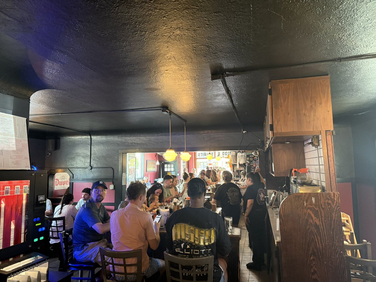 SkrticX's tweet image. Stopped by The Rowley Inn, one of Cleveland’s oldest spots, open since 1906, for brunch in Tremont. Chatted with Joe Buildt, a proud Old Brooklyn resident and former Velvet Dog staffer. He’s got a WMMS tattoo honoring his great aunt Betty Korvan, a true Cleveland radio legend.