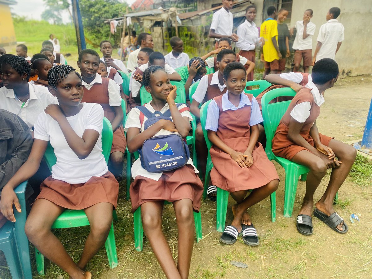 BayelsaEdtf's tweet photo. Congratulations to Polaku Secondary school and the Community for having a Nine thousand liter water project fully funded by EDTF in partnership with SPID https://t.co/0J6xh8pm76