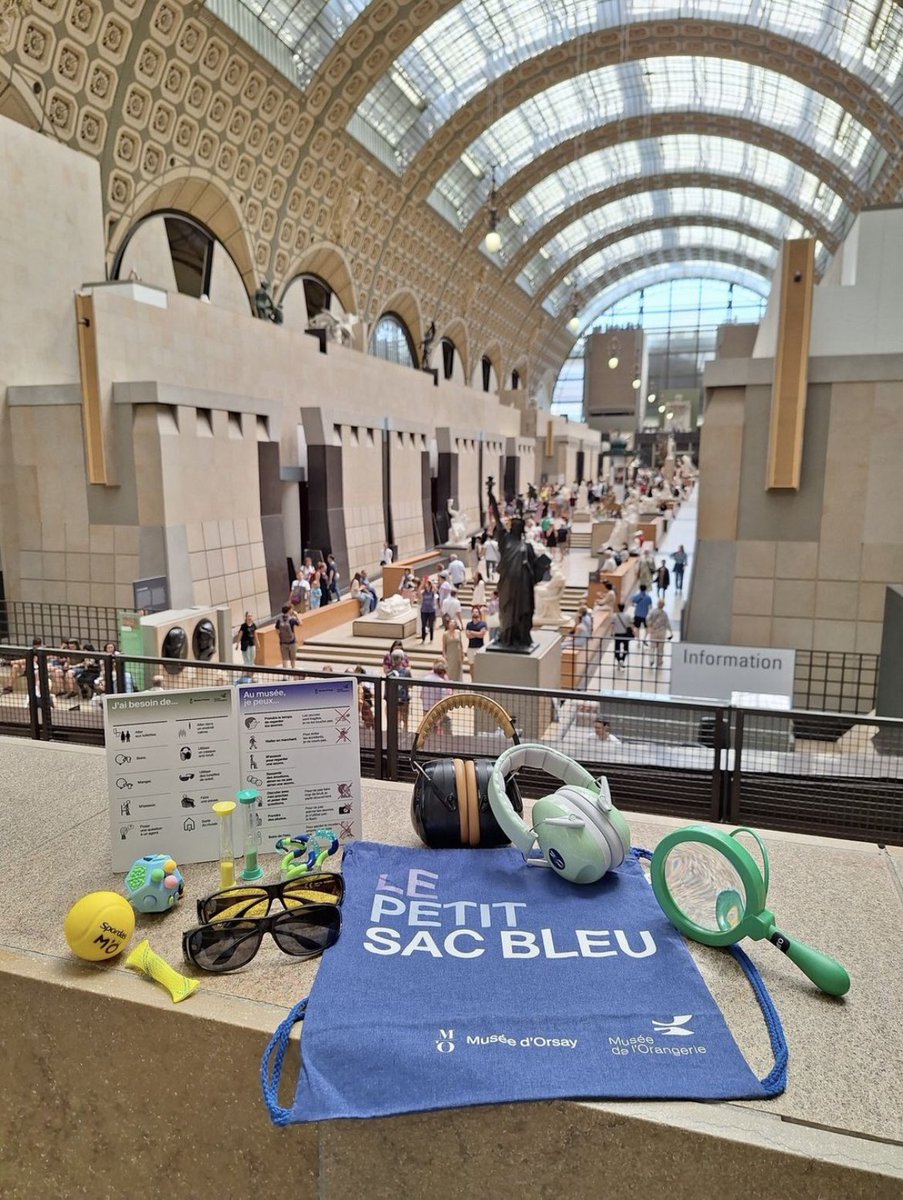 et_ibis's tweet photo. #Accessibilité #musée
Bravo au @MuseeOrsay pr cette initiative/test du "petit sac bleu", kit destiné à certains publics, porteurs de troubles du spectre autistique (TSA) ou tte personne souffrant d’hypersensorialité 👉 https://t.co/9vcVF0ghj9 https://t.co/CbWHYOFcYh