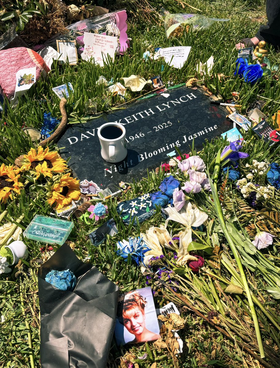 bwsaari's tweet image. It was a lovely day spent with lovely people (both living and dead) - thank you @DAVID_LYNCH for sharing your dreams with all of us 🖤 #MutantFam
